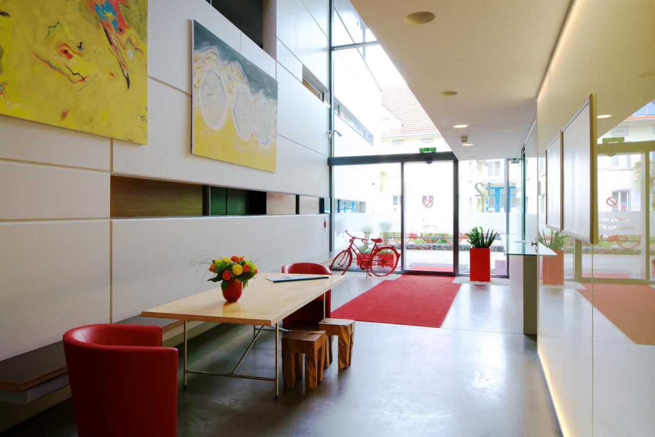 Bed & Breakfast Rotes Haus อูเบอร์ลิงเงน ภายนอก รูปภาพ