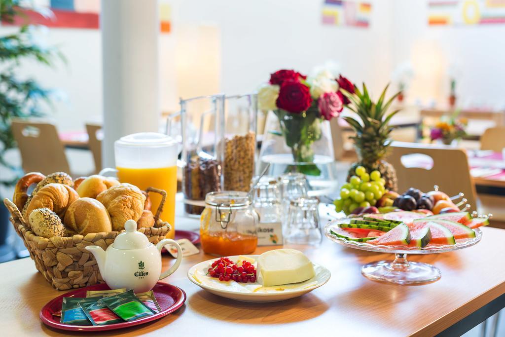 Bed & Breakfast Rotes Haus อูเบอร์ลิงเงน ภายนอก รูปภาพ